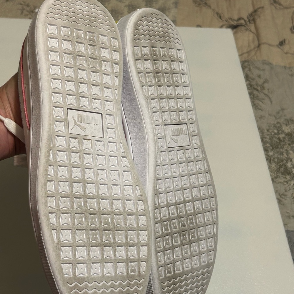 Puma White Low-Top Sneakers with Subtle Purple Accent - Picture 5 of 6